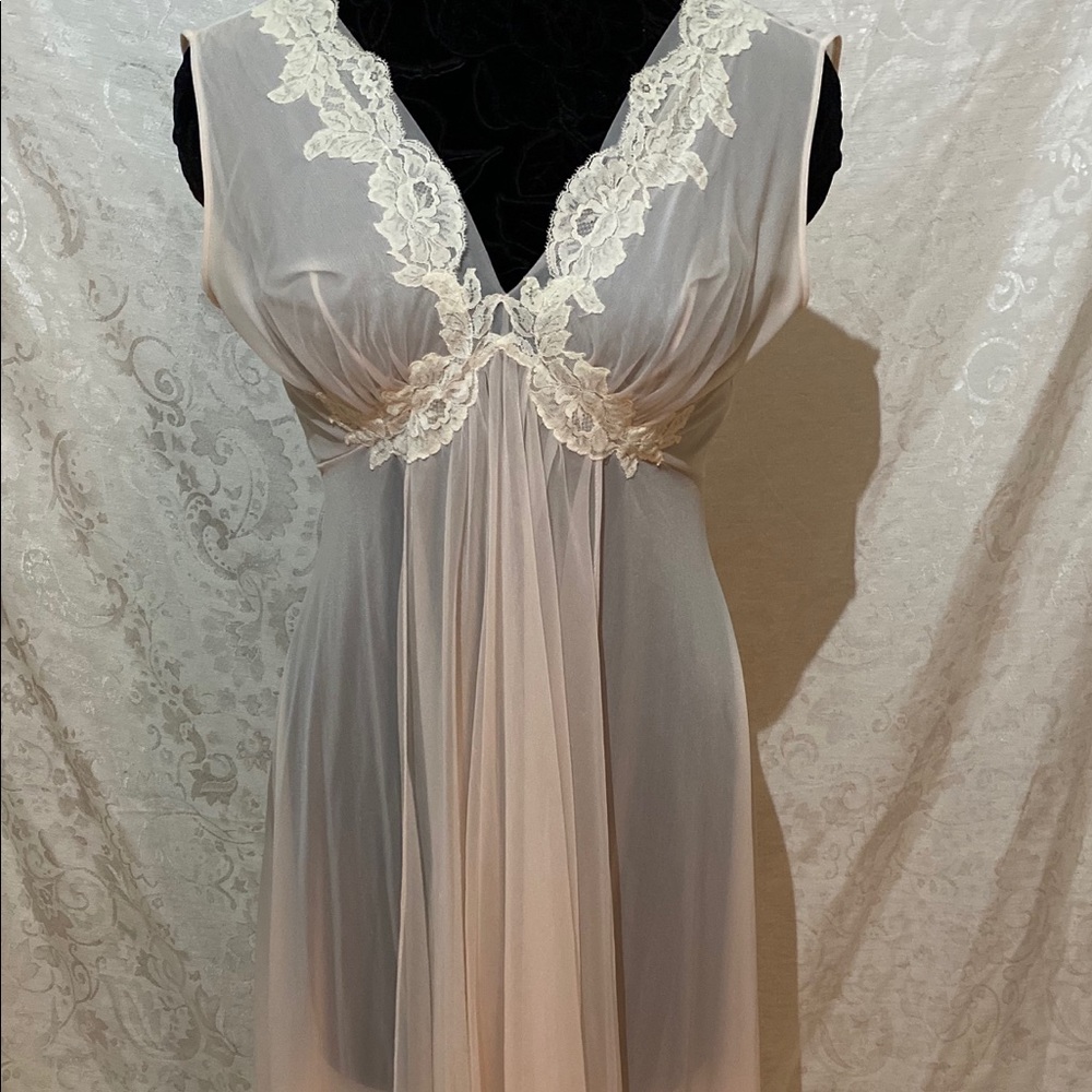 Stunning Vintage Pale Pink Gown. Size s/m